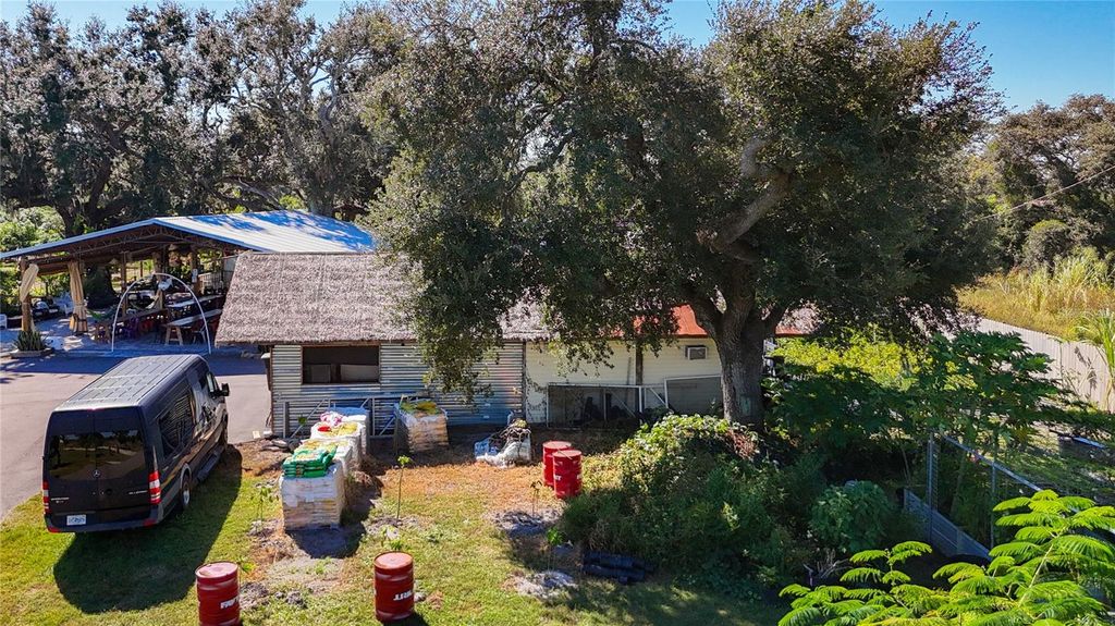 Image 16 of property listing at 21552 E STATE ROAD 64, Bradenton, FL 34212