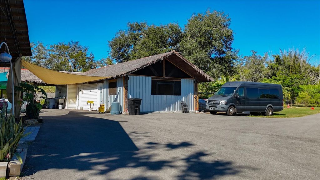 Image 18 of property listing at 21552 E STATE ROAD 64, Bradenton, FL 34212