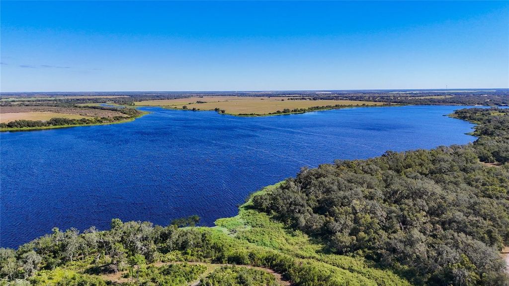 Image 20 of property listing at 21552 E STATE ROAD 64, Bradenton, FL 34212