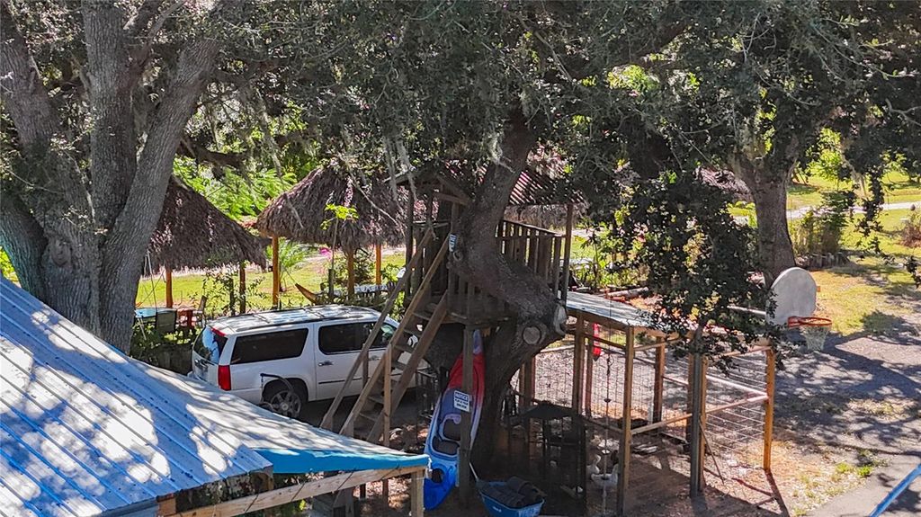 Image 21 of property listing at 21552 E STATE ROAD 64, Bradenton, FL 34212