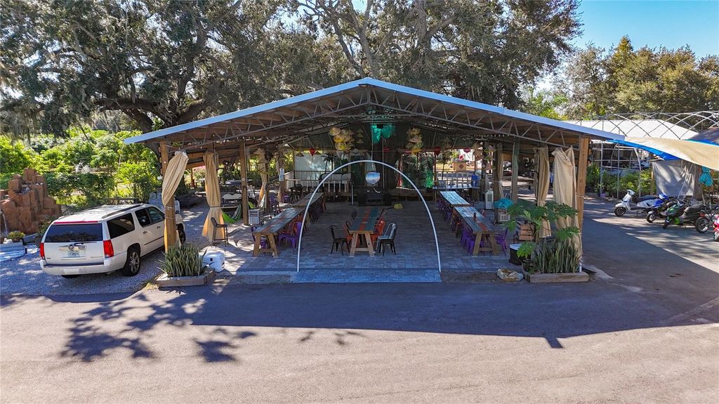 Image 4 of property listing at 21552 E STATE ROAD 64, Bradenton, FL 34212