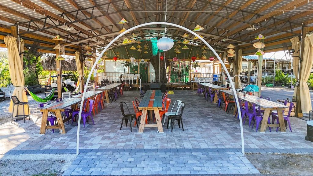 Image 6 of property listing at 21552 E STATE ROAD 64, Bradenton, FL 34212