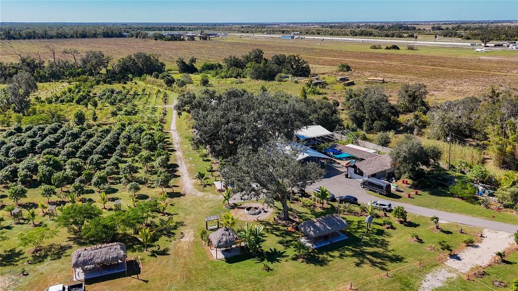 Image 8 of property listing at 21552 E STATE ROAD 64, Bradenton, FL 34212