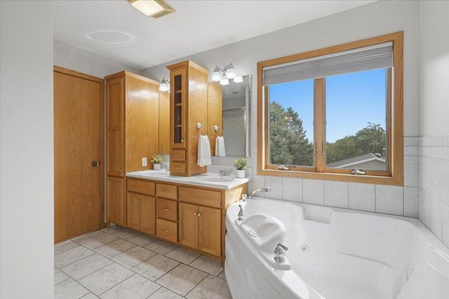 8006 Cooper Avenue, Inver Grove Heights, MN 55076
