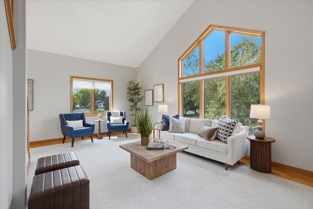 8006 Cooper Avenue, Inver Grove Heights, MN 55076