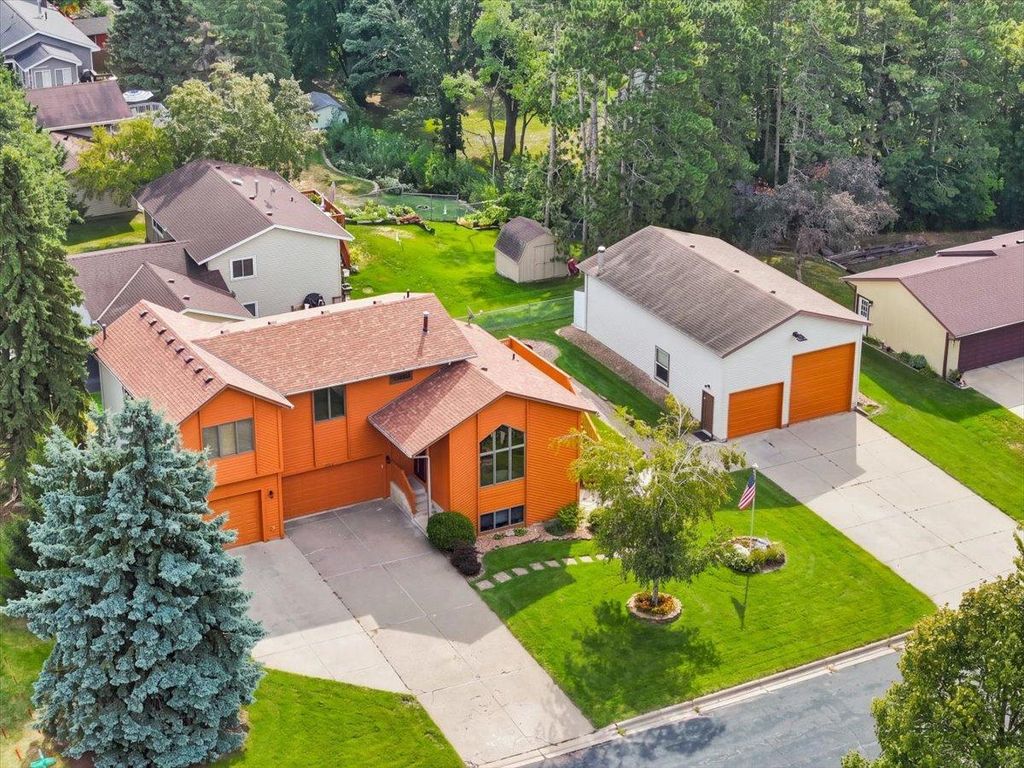 8006 Cooper Avenue, Inver Grove Heights, MN 55076 — exterior
