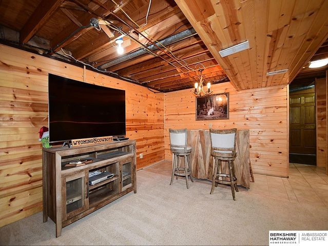 5511 S 104th Circle, Omaha, NE 68127