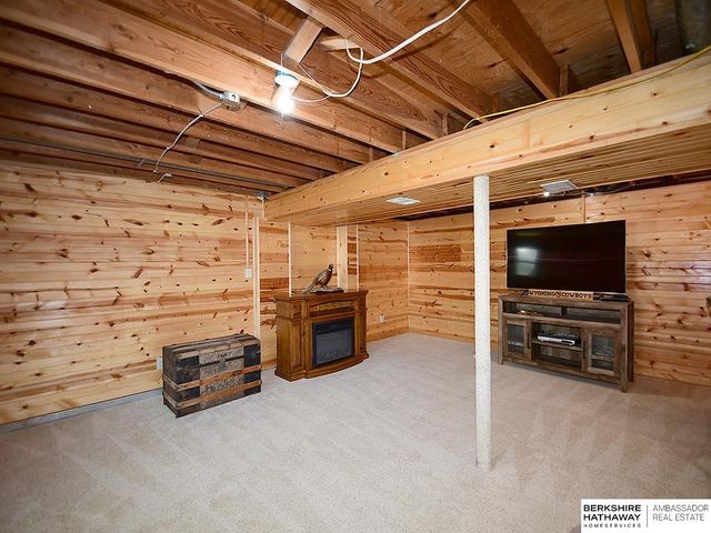 5511 S 104th Circle, Omaha, NE 68127