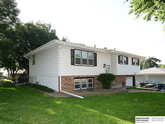 5511 S 104th Circle, Omaha, NE 68127