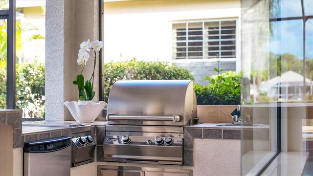 8330 ABINGDON COURT, University Park, FL 34201