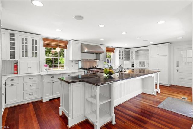 5523 White Hall RD, Gloucester, VA 23061