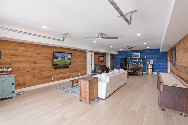 1289 Lakeshore DR, Spicewood, TX 78669