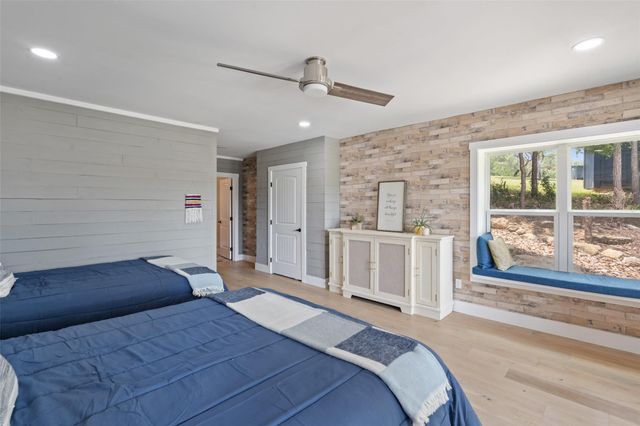 1289 Lakeshore DR, Spicewood, TX 78669