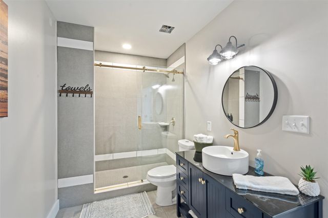 1289 Lakeshore DR, Spicewood, TX 78669