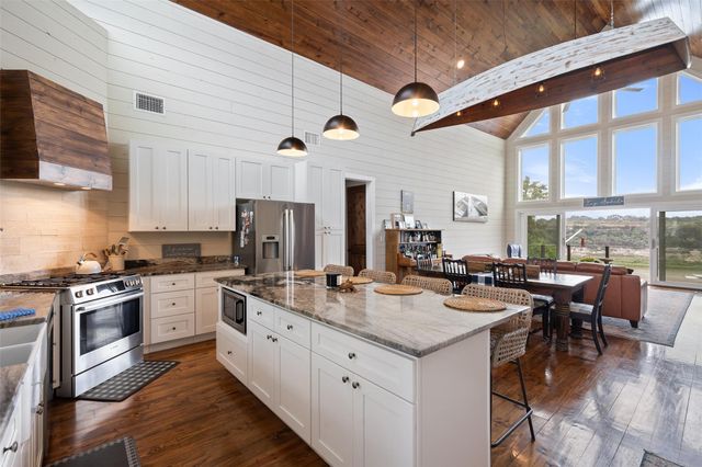 1289 Lakeshore DR, Spicewood, TX 78669