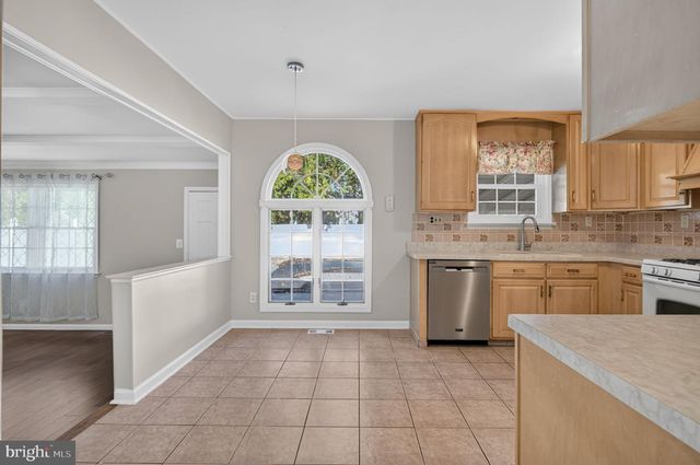22 MIDWOOD RD, Marlton, NJ 08053