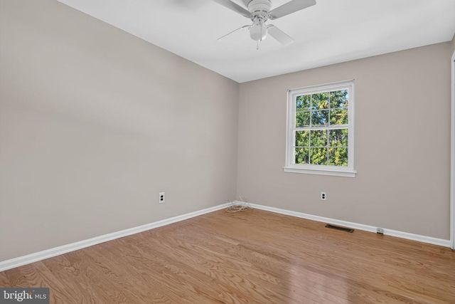 22 MIDWOOD RD, Marlton, NJ 08053