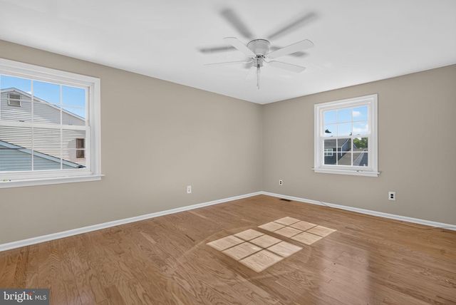 22 MIDWOOD RD, Marlton, NJ 08053