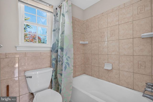 22 MIDWOOD RD, Marlton, NJ 08053
