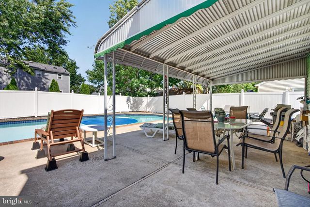 22 MIDWOOD RD, Marlton, NJ 08053