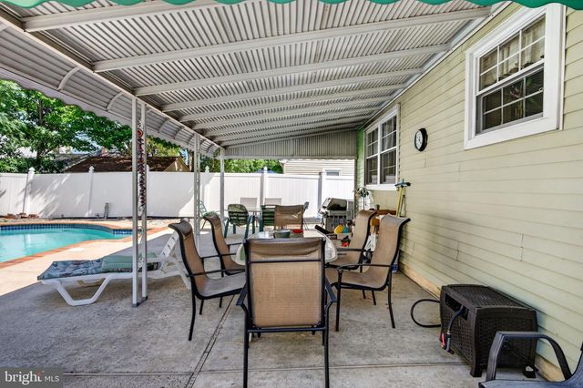 22 MIDWOOD RD, Marlton, NJ 08053