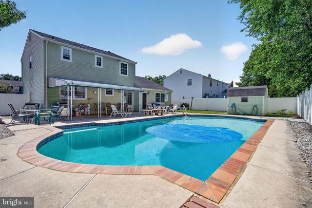 22 MIDWOOD RD, Marlton, NJ 08053