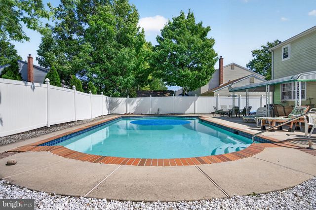 22 MIDWOOD RD, Marlton, NJ 08053