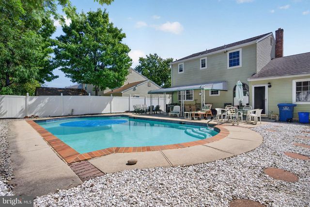 22 MIDWOOD RD, Marlton, NJ 08053