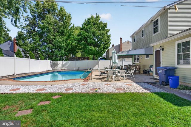 22 MIDWOOD RD, Marlton, NJ 08053