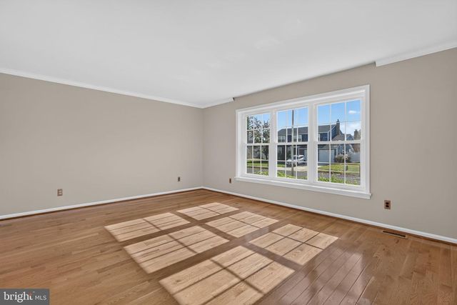 22 MIDWOOD RD, Marlton, NJ 08053