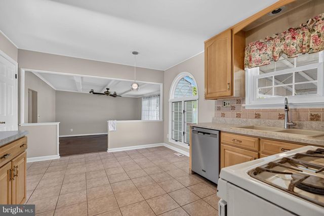 22 MIDWOOD RD, Marlton, NJ 08053