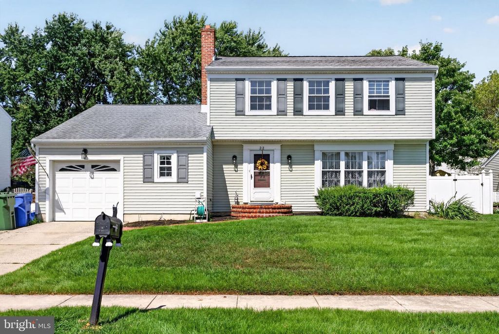 22 MIDWOOD RD, Marlton, NJ 08053