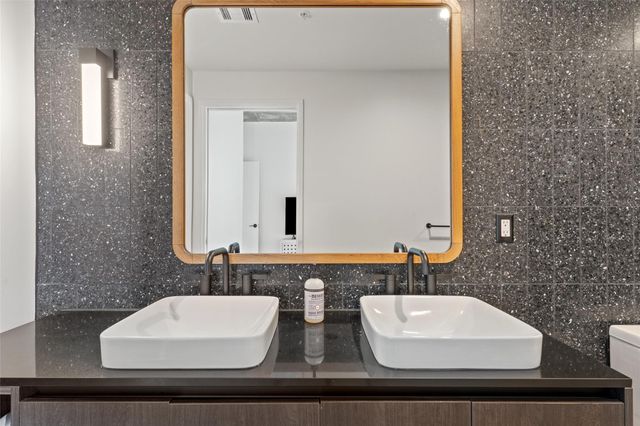48 East Ave 2010, Austin, TX 78701