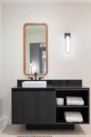 48 East Ave 2010, Austin, TX 78701