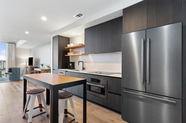 48 East Ave 2010, Austin, TX 78701