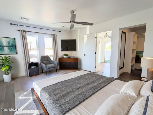 7662 E MINNEZONA Avenue, Scottsdale, AZ 85251