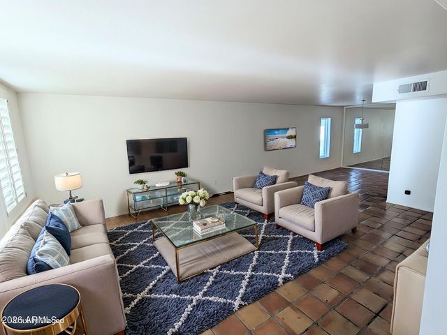 7662 E MINNEZONA Avenue, Scottsdale, AZ 85251