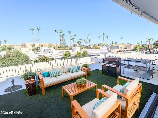 7662 E MINNEZONA Avenue, Scottsdale, AZ 85251