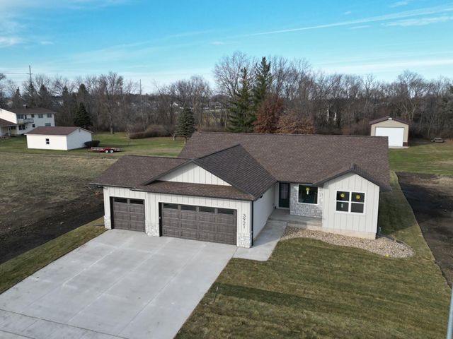 3921 Broomfield Drive, Cedar Falls, IA 50613