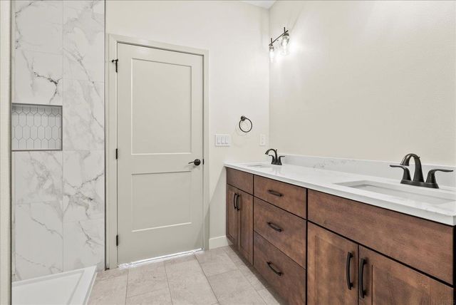 3921 Broomfield Drive, Cedar Falls, IA 50613