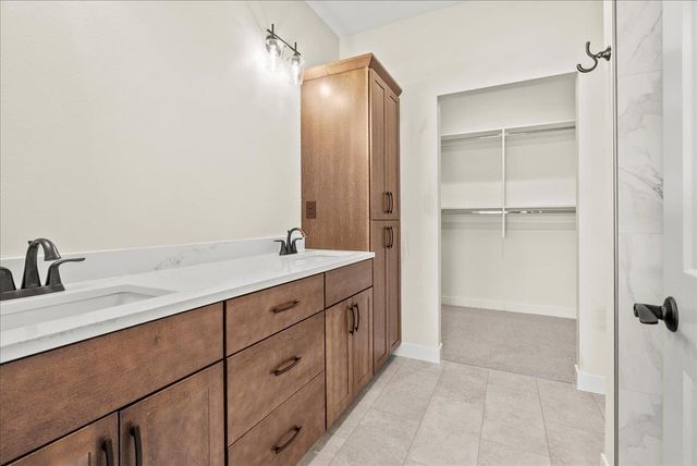 3921 Broomfield Drive, Cedar Falls, IA 50613