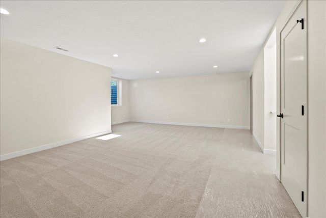 3921 Broomfield Drive, Cedar Falls, IA 50613