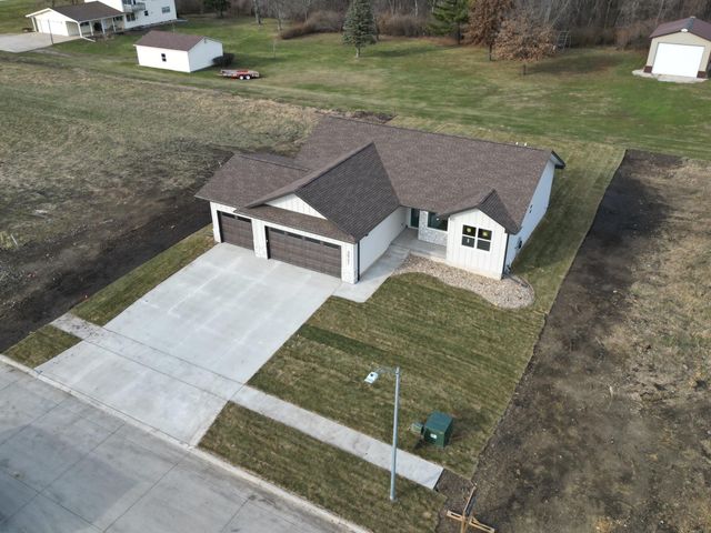 3921 Broomfield Drive, Cedar Falls, IA 50613