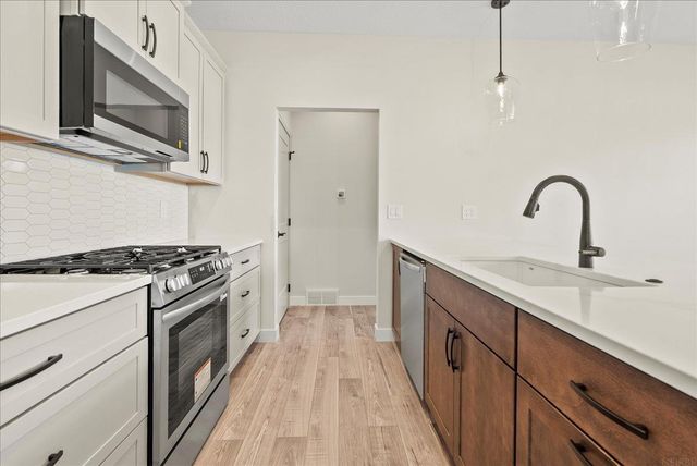 3921 Broomfield Drive, Cedar Falls, IA 50613