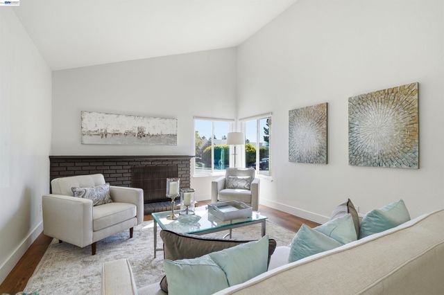 4350 Columbine Dr, Pleasanton, CA 94588