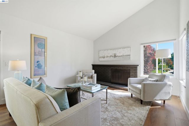 4350 Columbine Dr, Pleasanton, CA 94588