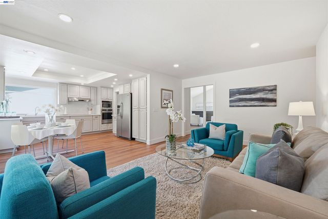 4350 Columbine Dr, Pleasanton, CA 94588