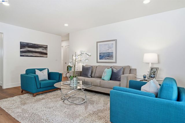 4350 Columbine Dr, Pleasanton, CA 94588