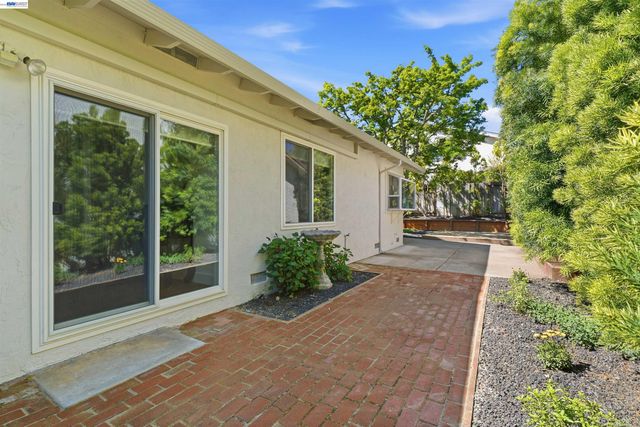 4350 Columbine Dr, Pleasanton, CA 94588