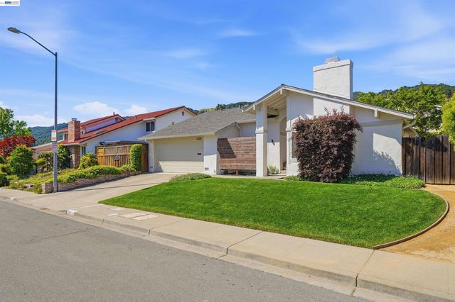 4350 Columbine Dr, Pleasanton, CA 94588
